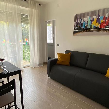 ミラノModerno Ed Elegante Loft Con Balconeアパートメント エクステリア 写真