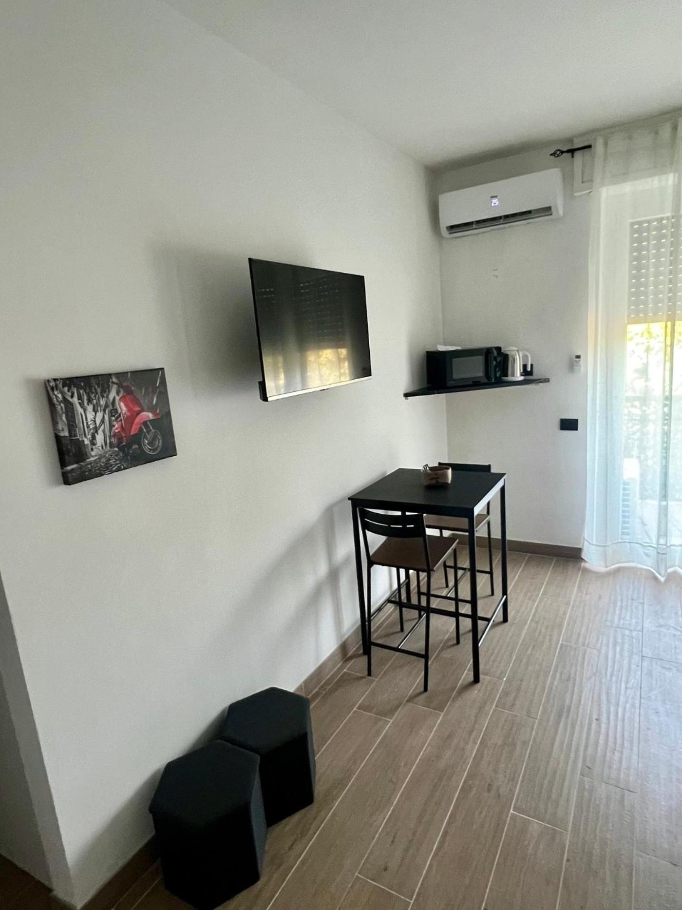 ミラノModerno Ed Elegante Loft Con Balconeアパートメント エクステリア 写真